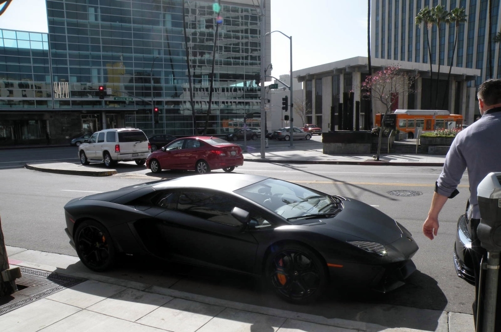610057AVENTADOR310112ESQUIROU004.jpg