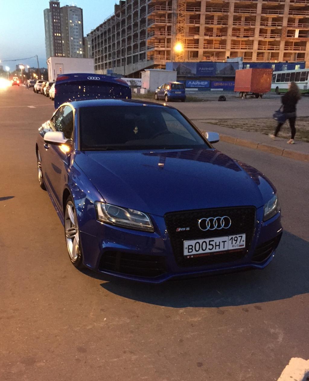 610960AUDIRS53152.jpg