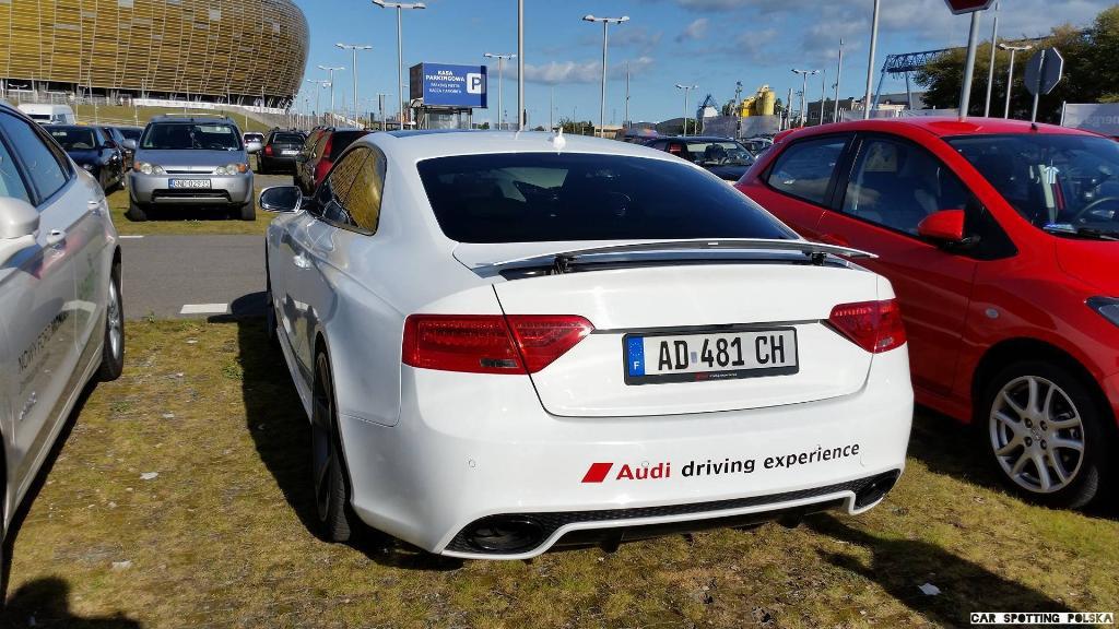 611237AUDIRS52712.jpg