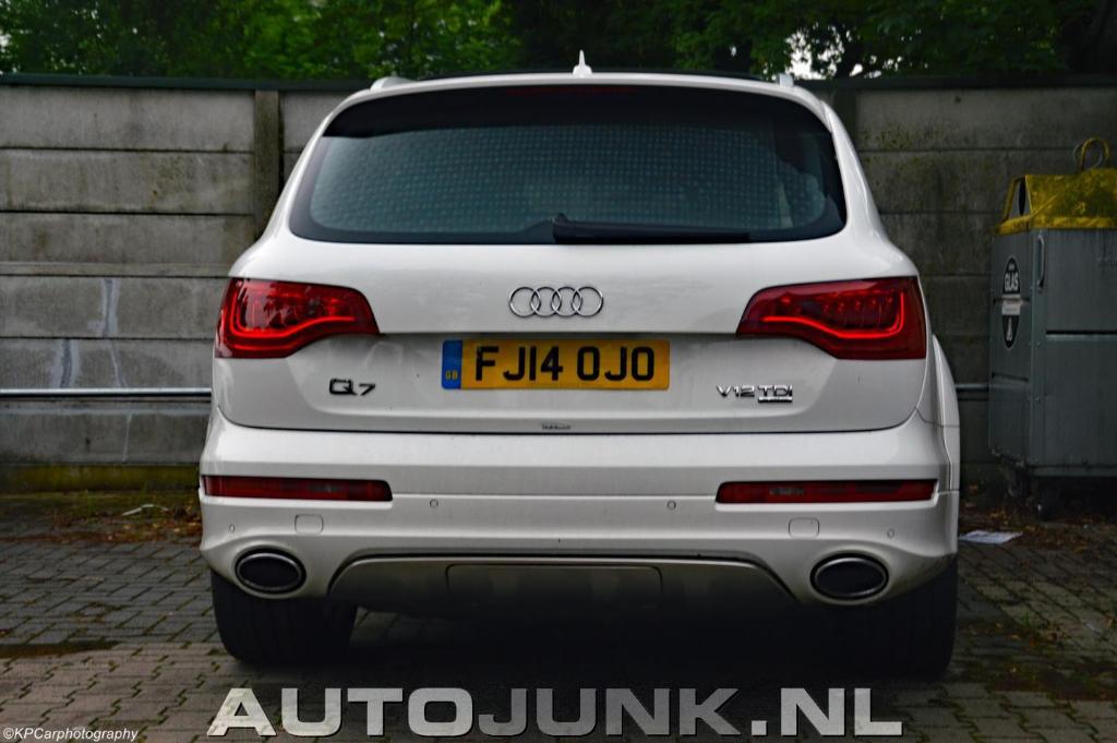 6168342223AUDIQ7V12.jpg