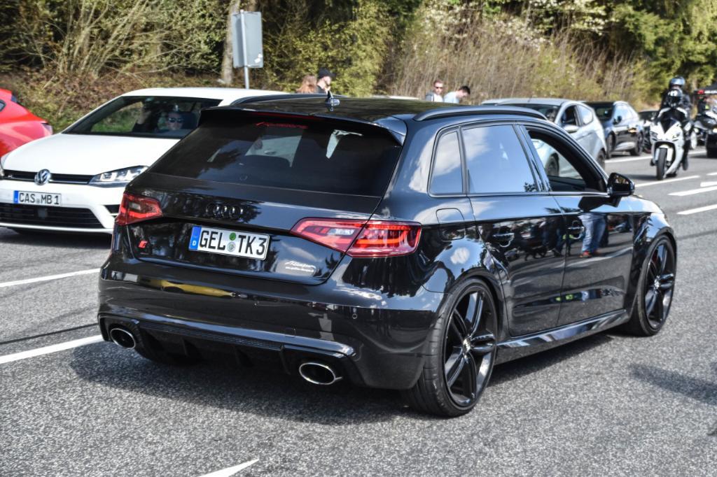 617951RS38V2851.jpg