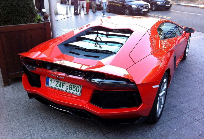 619116060LAMBORGHINIAVENTADORESQUIROU.jpg