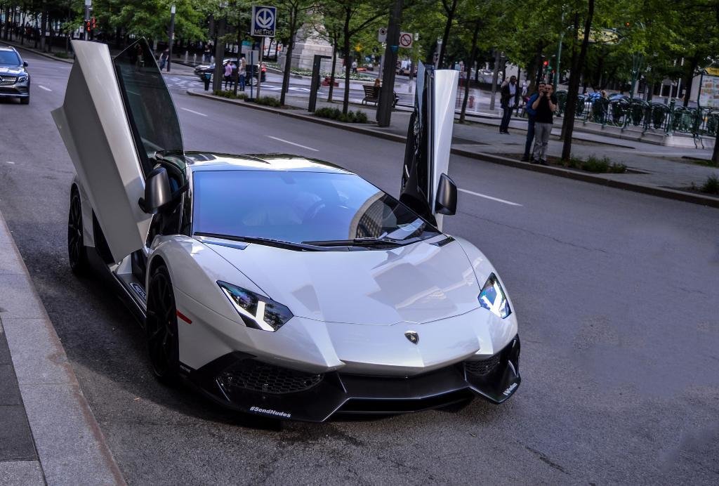 6237144256LAMBORGHINIAVENTADOR.jpg
