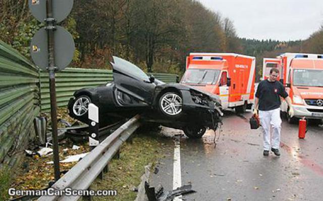 626702audi_r8_crash_2911_3.jpg