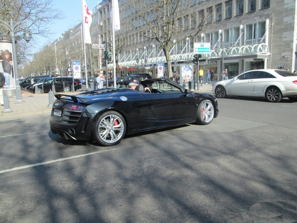 627262R8GT1196.jpg