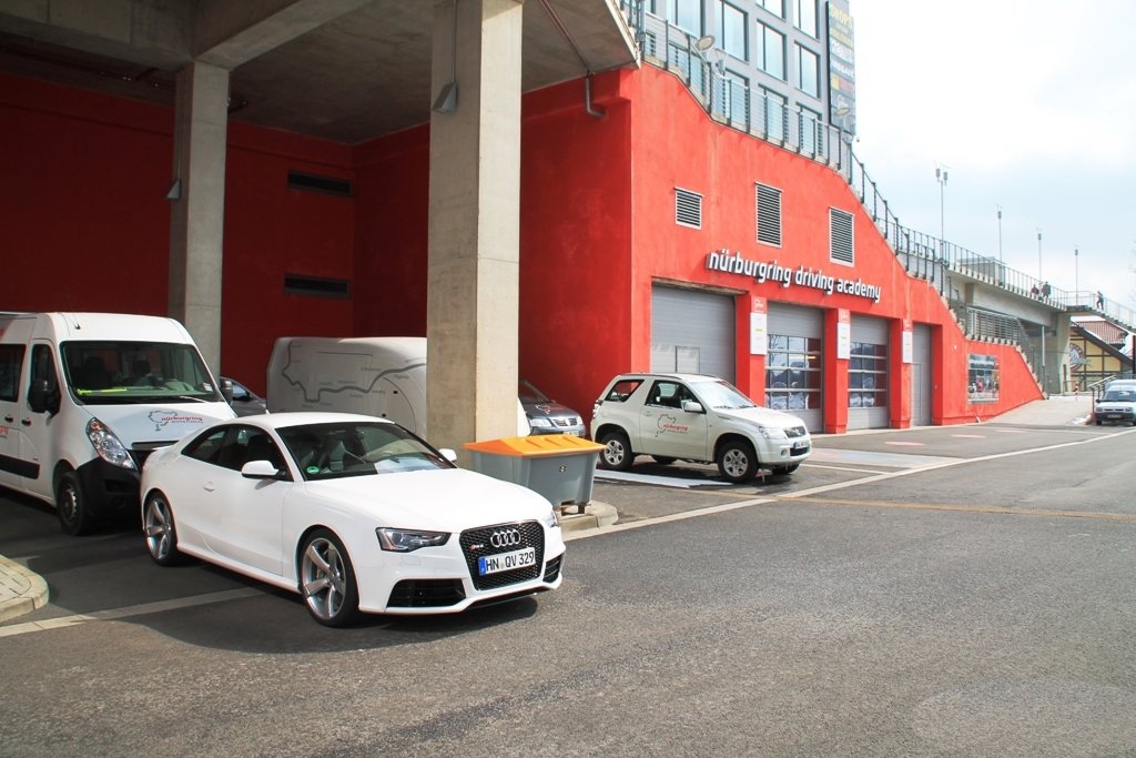 631097AUDIRS5808.jpg