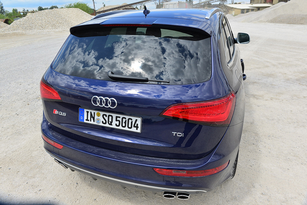 633778AUDISQ5094.jpg