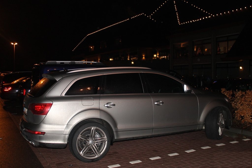 634822567Q7V12.jpg