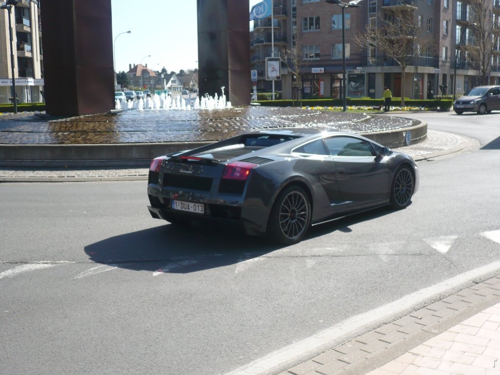 636137295LAMBORGHINI570.jpg