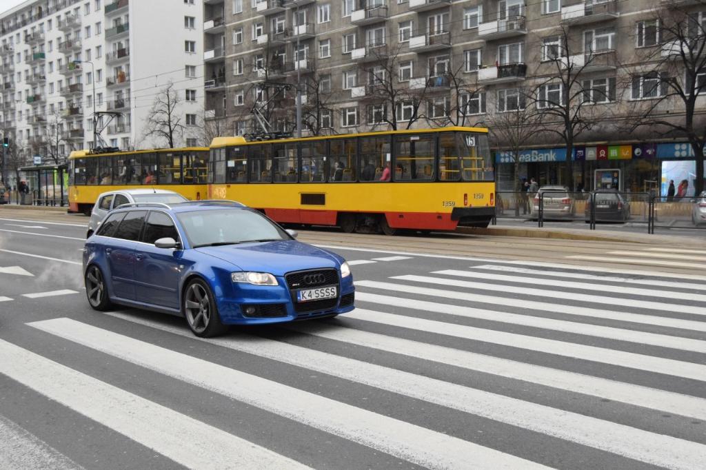 637210AUDIRS43349.jpg