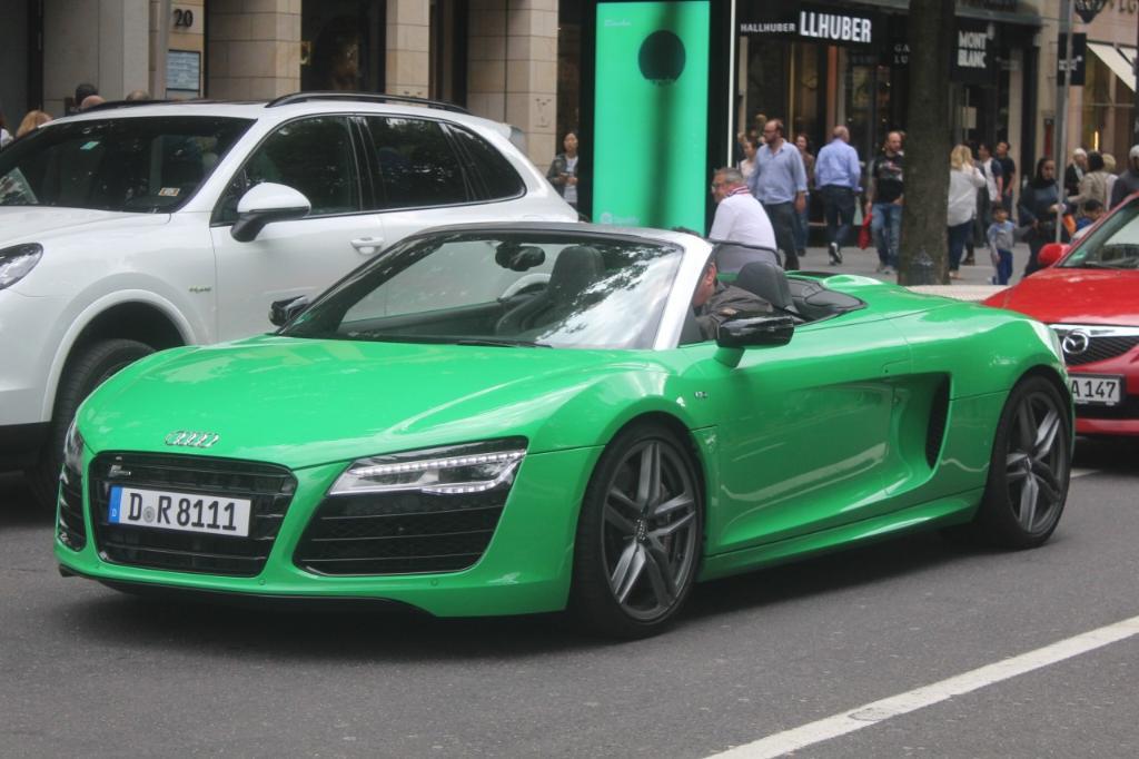 6373313894AUDIR8V10.jpg
