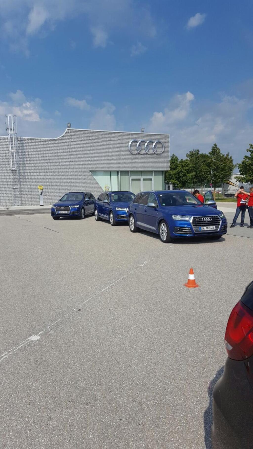 637793AUDISQ70254.jpg