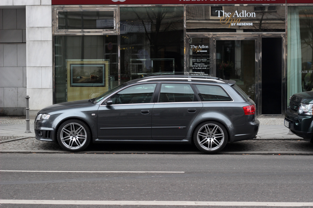 638568AUDIRS4752.jpg