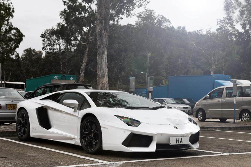 640592330LAMBORGHINIAVENTADORESQUIROU.jpg