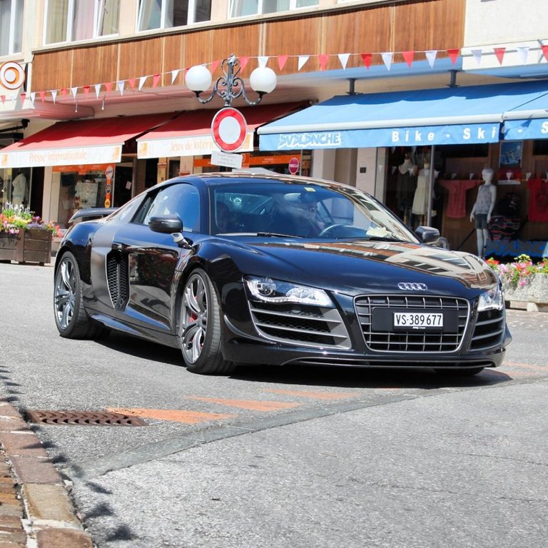 643704R8GT1620.jpg