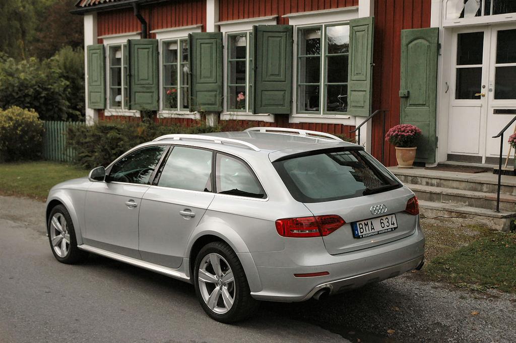 643822679AUDIA4ALLROAD.jpg