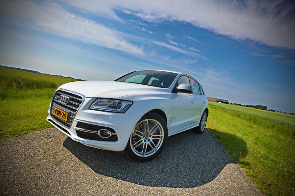 643901AUDISQ51306.jpg