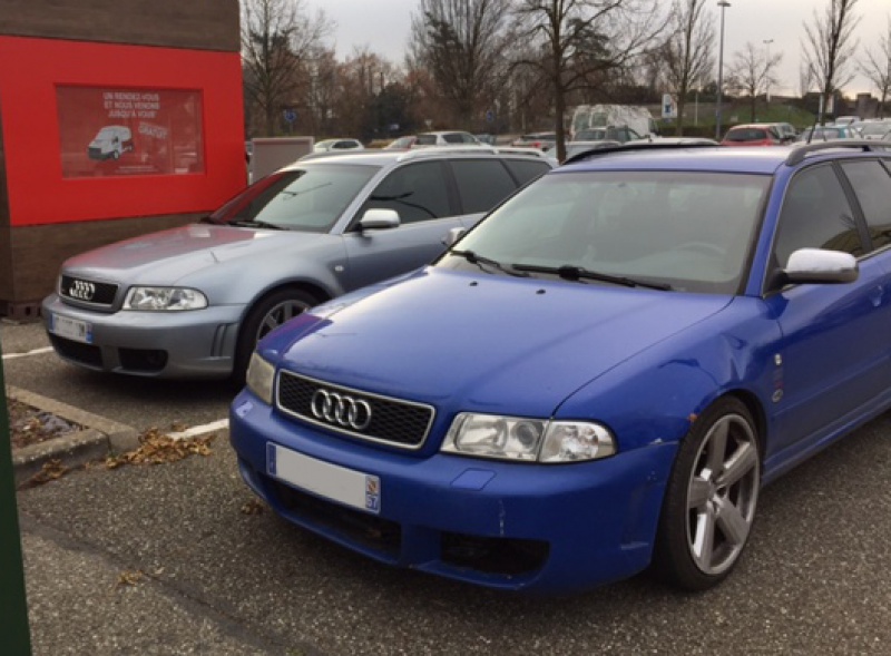 644690rs4parking.jpg