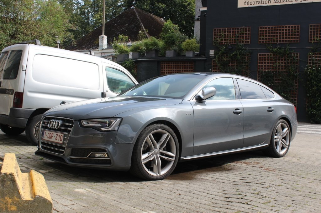 645256371S5SPORTBACK.jpg