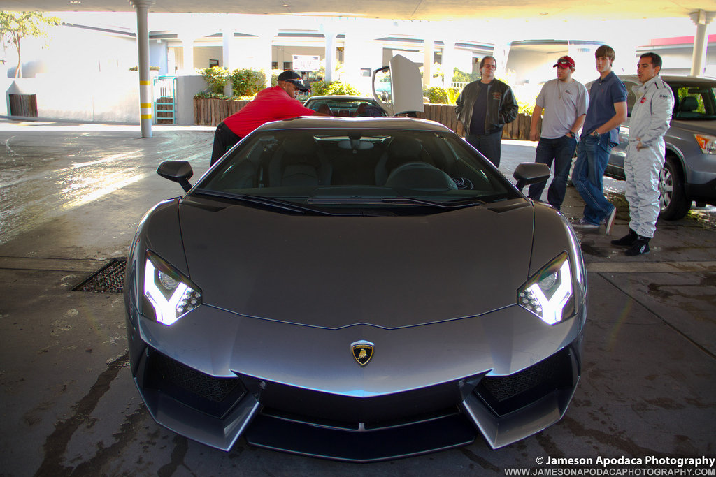 646464217LAMBORGHINIAVENTADORESQUIROU.jpg