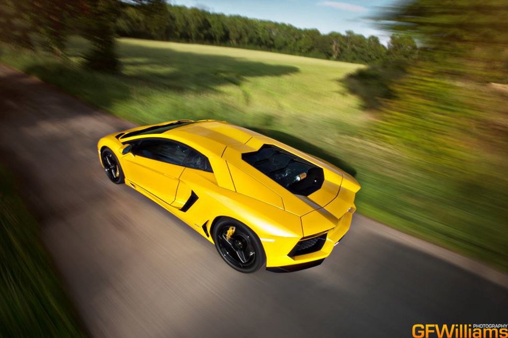 647100593LAMBORGHINIAVENTADORESQUIROU.jpg