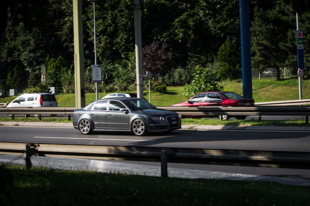 647874AUDIRS43125.jpg