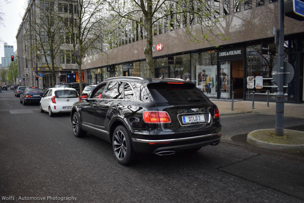 648360BENTAYGA0518.jpg