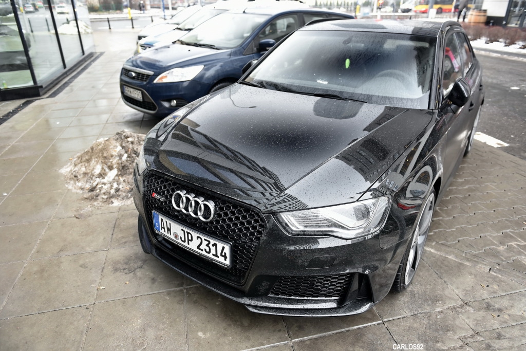 648960RS38V0861.jpg