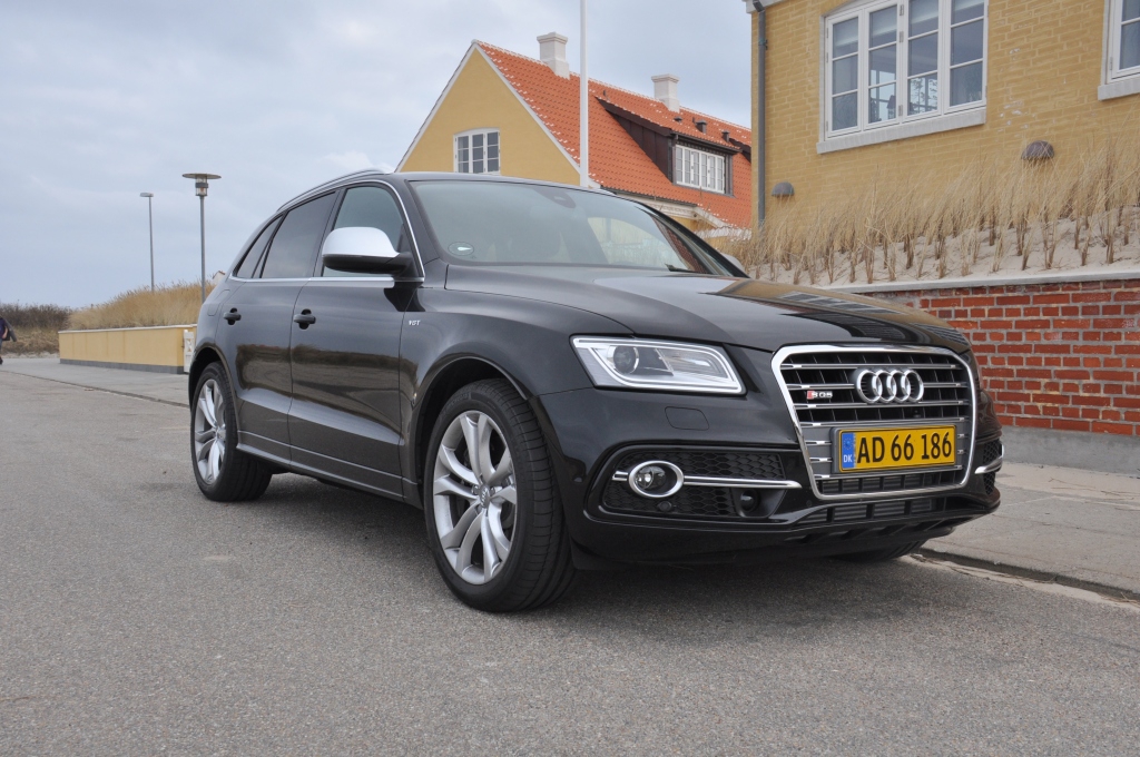 648961AUDISQ5530.jpg