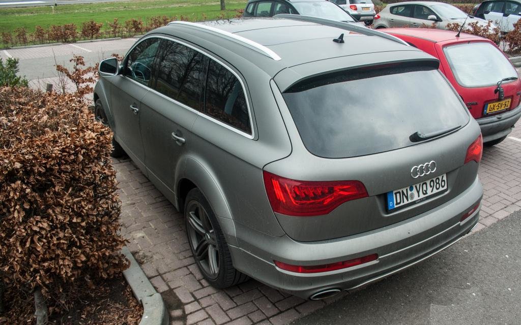 649463674Q7V12.jpg