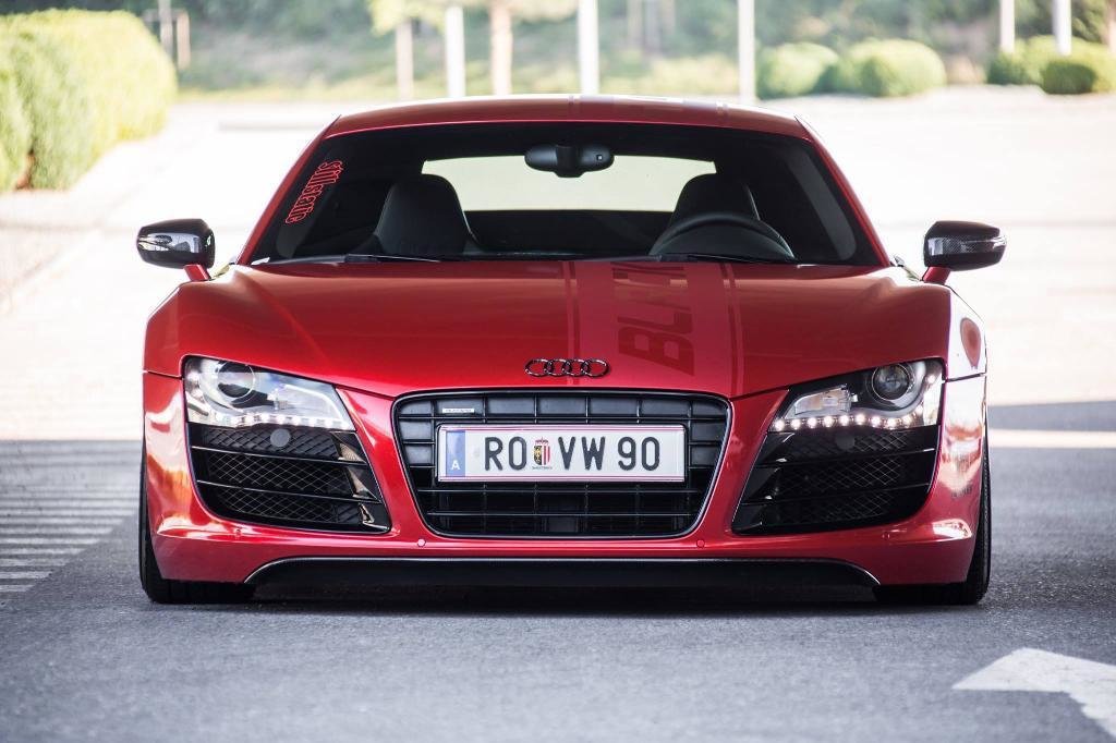 6515221816AUDIR8V10.jpg