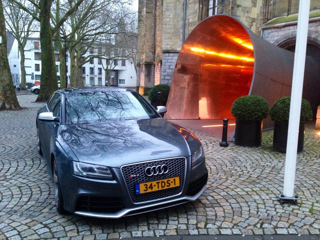 654157AUDIRS5712.jpg