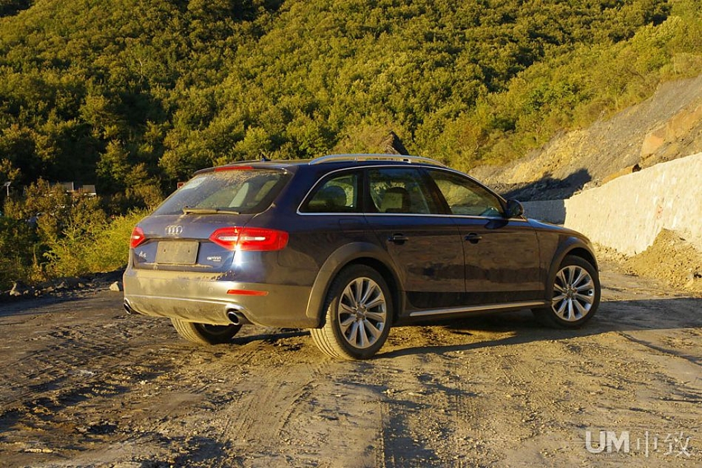 656759498AUDIA4ALLROAD.jpg