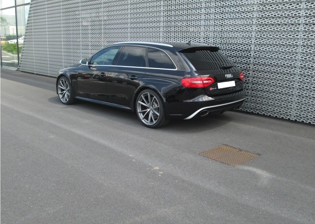 656838RS4B81296.jpg