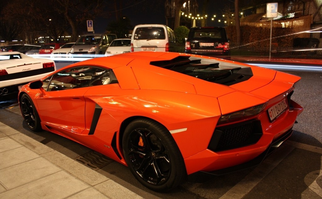 657894443LAMBORGHINIAVENTADORESQUIROU.jpg