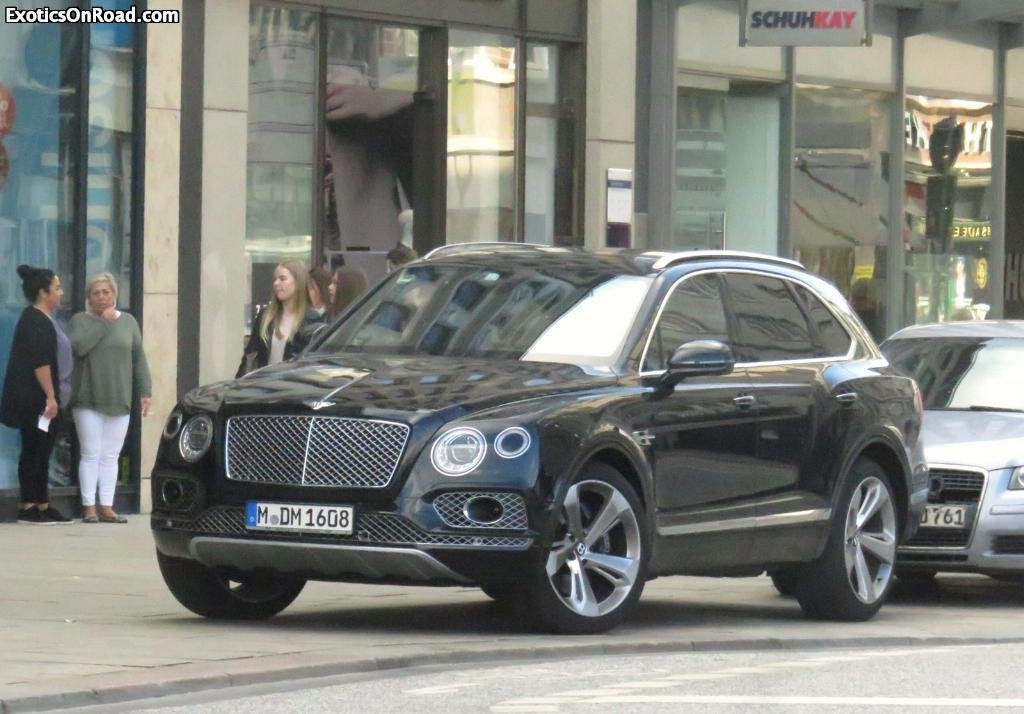 658139BENTAYGA0443.jpg