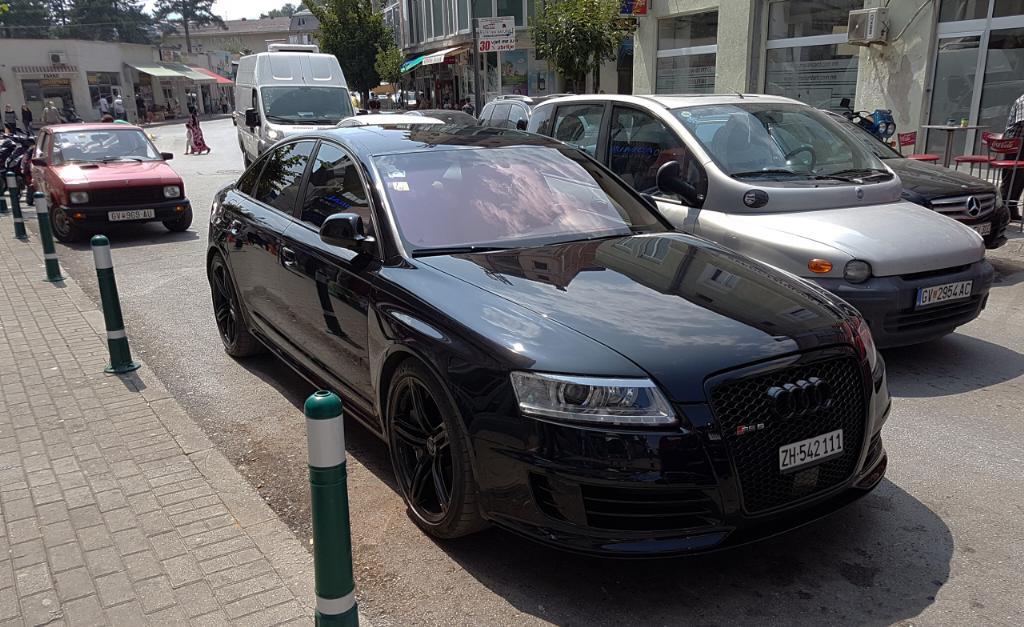 658369RS62318.jpg