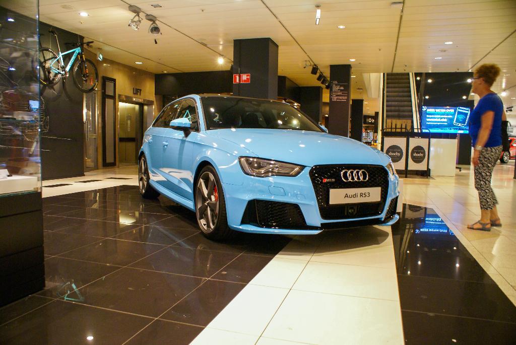 659571RS38V1401.jpg