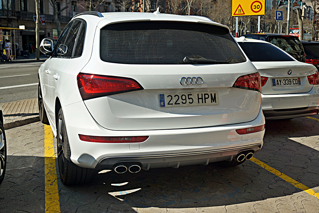 660871AUDISQ5976.jpg