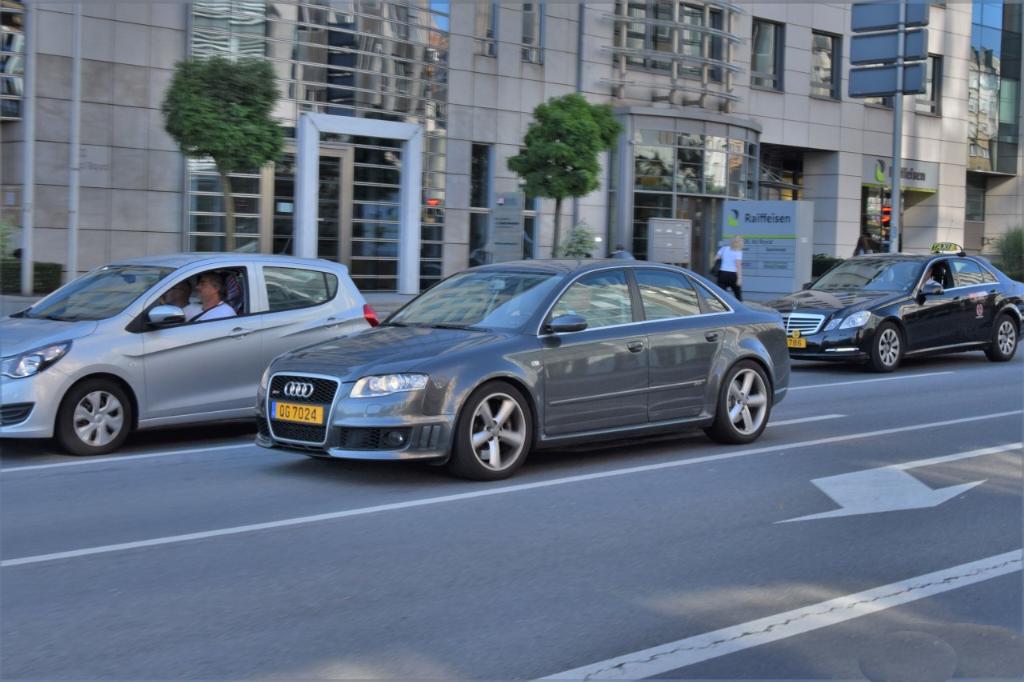 663226AUDIRS42885.jpg