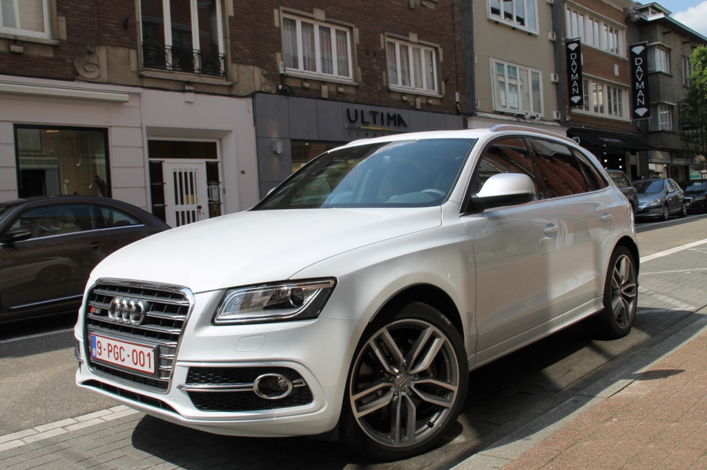 664702AUDISQ5589.jpg