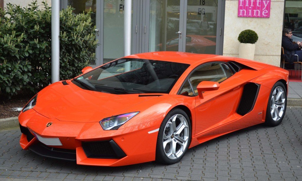 665878450LAMBORGHINIAVENTADORESQUIROU.jpg