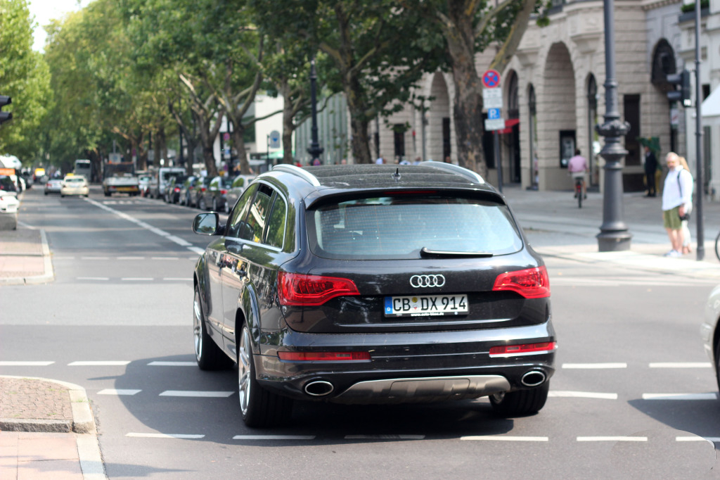 666186936Q7V12.jpg