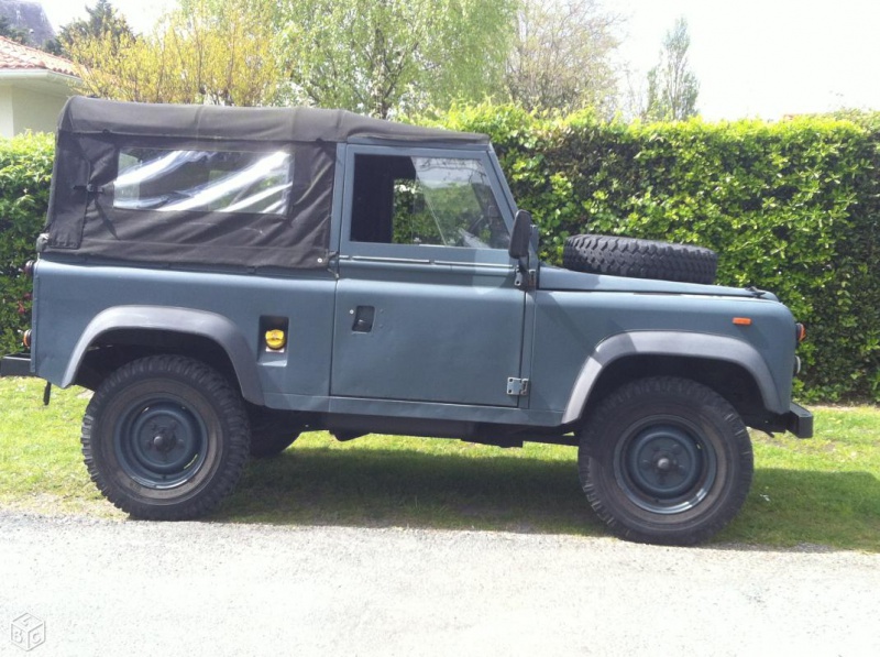 668473LandRoverDefenderRAF.jpg