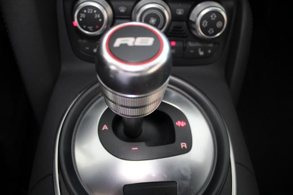 668943AUDIR8V10024.jpg