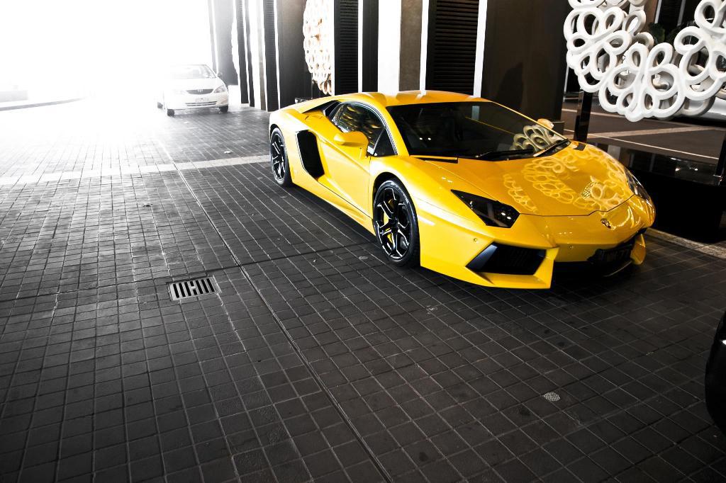 669257677LAMBORGHINIAVENTADOR.jpg