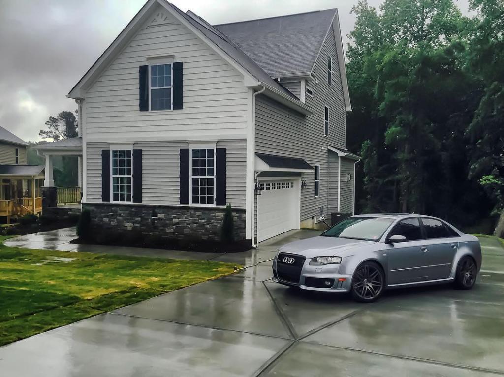 669977AUDIRS42934.jpg