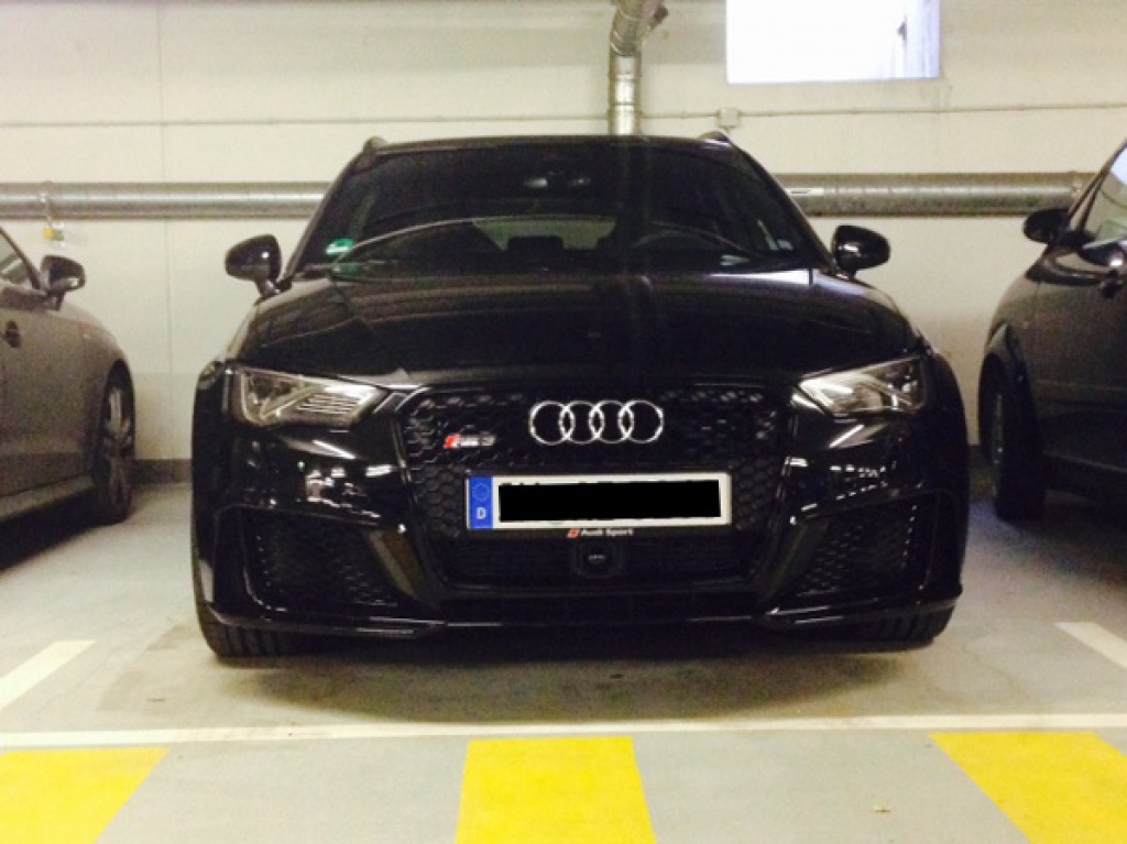 671152AudiRS38V2015schwarz.jpg