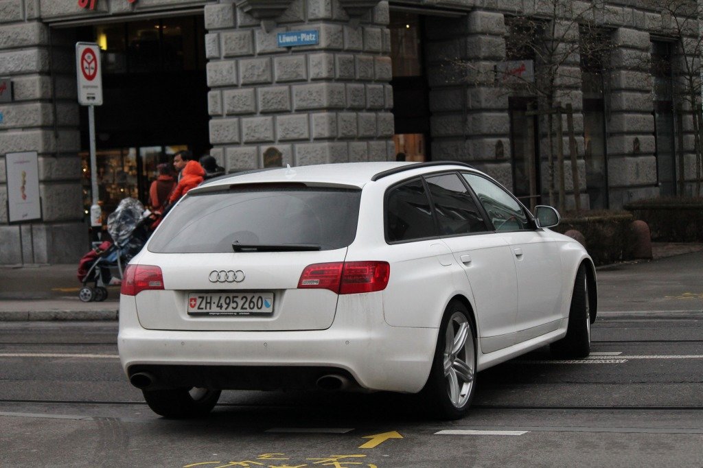 676916RS61094.jpg