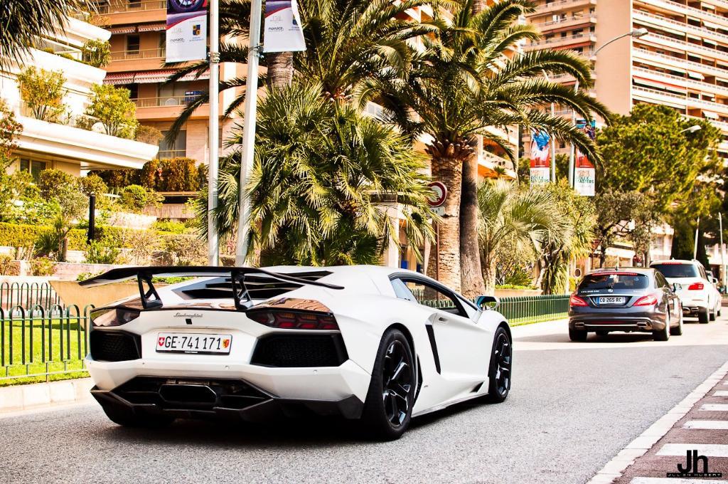 677265727LAMBORGHINIAVENTADOR.jpg